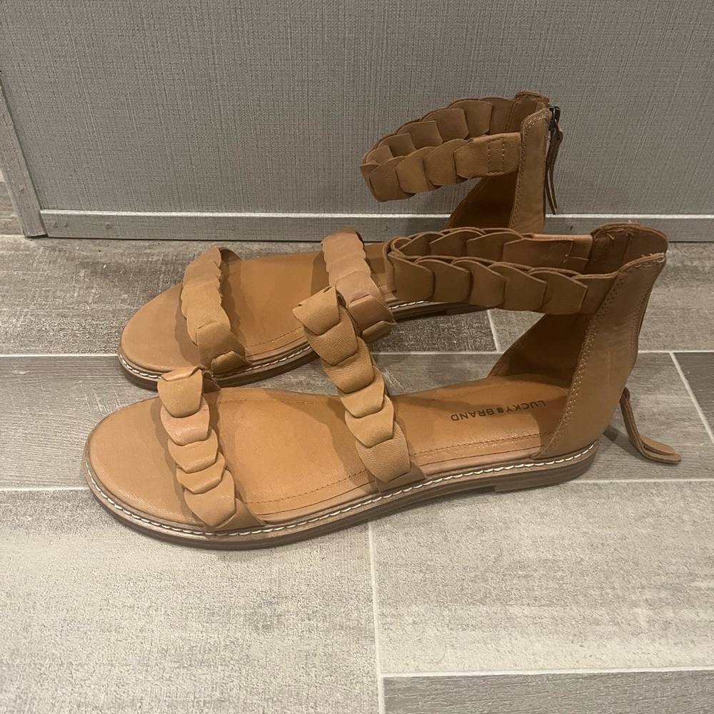 Lucky brand tan leather sandals NWOB